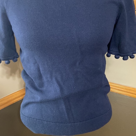 Banana republic navy blue short sleeve sweater Pom detail on sleeves size XS - Picture 3 of 6